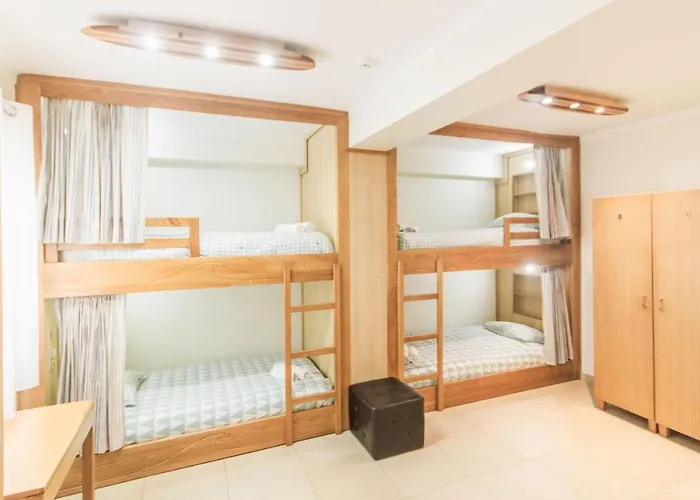 Peniche Surfcamp Albergue *