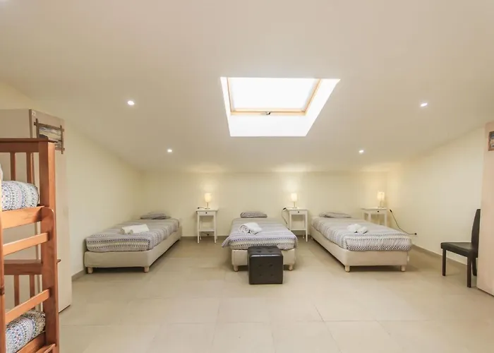 Peniche Surfcamp Albergue *